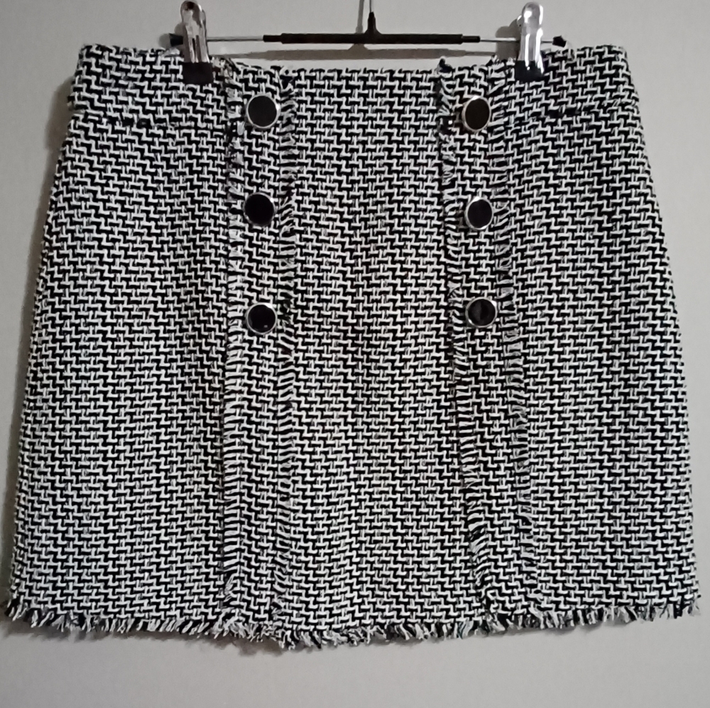 Suzy Shier Black and White Textured Pencil Skirt